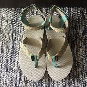New Teva Sandals